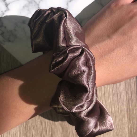 CHOCOLATE SCRUNCHIE 🍫 - Picture 2 of 2